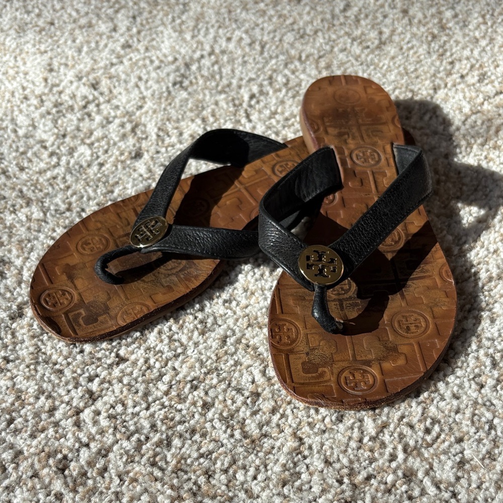 Tory Burch Black Leather Logo Thong Sandals with Brown Footbed